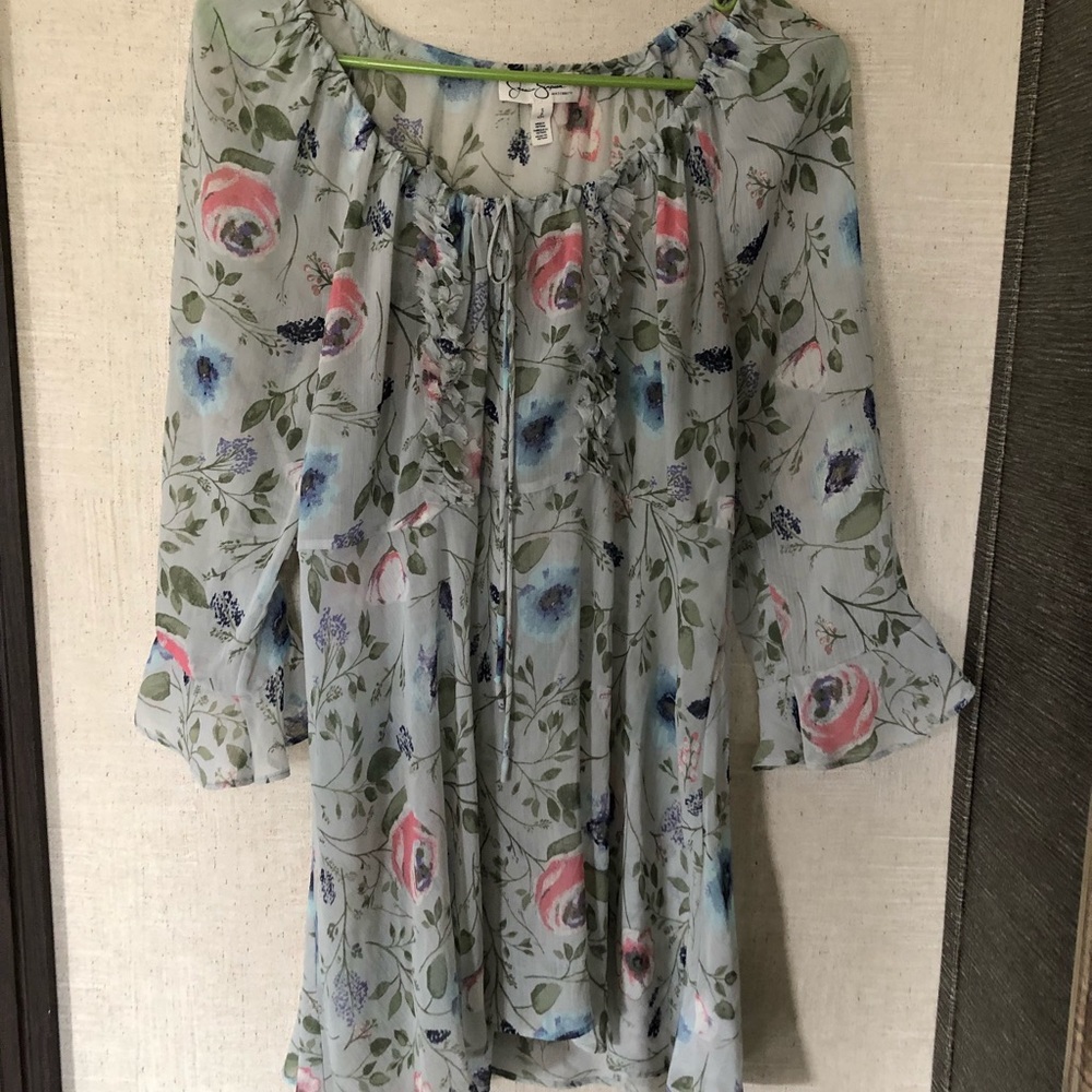 Jessica Simpson maternity top